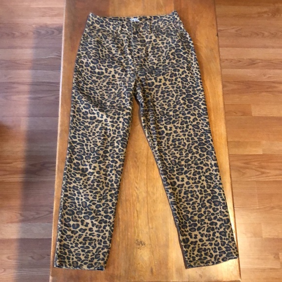 Leopard Straight Leg Jeans Size 8 Time and Tru - Picture 3 of 9